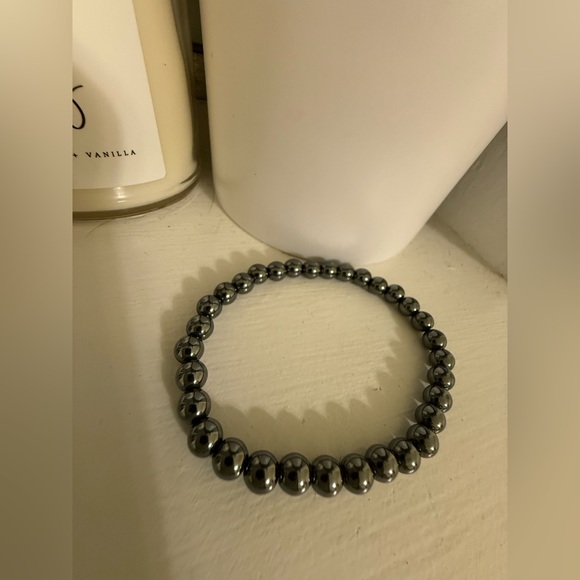 Elegant Black Beaded Bracelet - Picture 3 of 3
